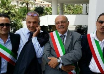 Regione, protesta dei sindaci ‘blocca’ aumento tariffe rifiuti