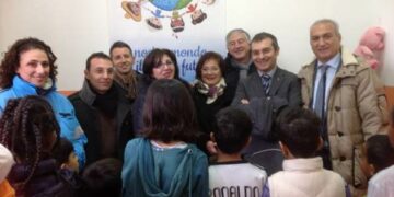 Oltre il cancello la speranza, un giorno all’interno del Cara Sant’Anna