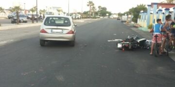 Scontro auto-moto sul lungomare di Ciro’ Marina: coinvolte 4 persone