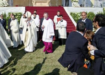 Papa Francesco, per la prima volta esplicita scomunica ai mafiosi