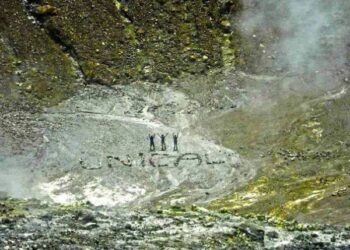 Nel cratere di un Vulcano ‘brilla’ la scritta Unical