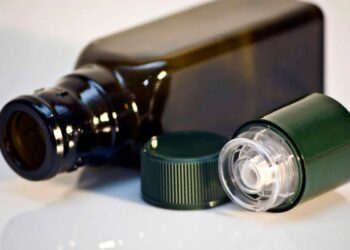 Olio extra verdine, si a tappo anti rabbocco: via libera da Camera