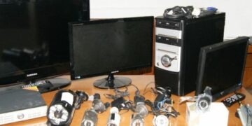 Scoperta centrale di spaccio in casa nel cosentino, ‘protetta’ da telecamere