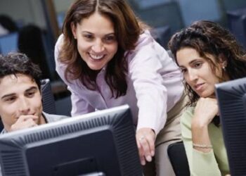 700 stage retribuiti da 1000 euro, spese di viaggio ed assicurazione