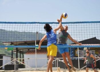 Crotonesi al torneo di beach volley a Pizzo Calabro