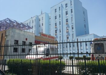 Dopo incidente viene trasportato all’Ospedale, provoca panico e da un pugno ad un poliziotto: arrestato