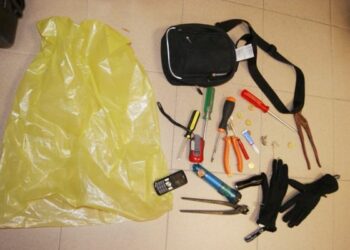 Furto in casa nel catanzarese: vicino sente rumori e chiama i carabinieri