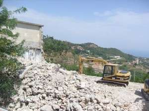 Ruspa demolisce ex-carcere