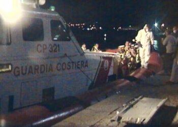 Sbarco di 43 immigrati nella notte sulla spiaggia di Isola