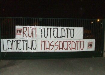 ‘Rom tutelato, lametino massacrato’, striscione di Forza Nuova a Lamezia