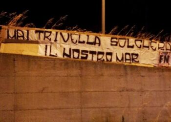 ”Mai trivella solchera’ il nostro mar”: striscione sul lungomare di Rossano