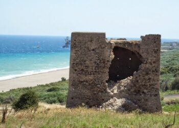 Torre Vecchia, rischiano di crollare 500 anni di storia