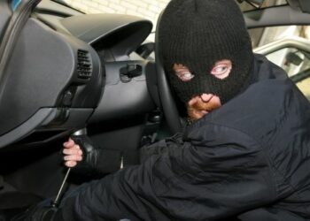 Ruba 500 in un centro commerciale a Rende, arrestato 32enne