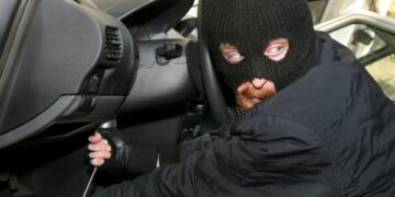 Ruba 500 in un centro commerciale a Rende, arrestato 32enne