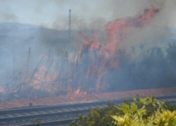 Incendio sui binari, rete ferroviaria bloccata nel Vibonese