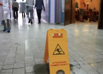 Blitz del M5S all’Annunziata: Ospedale sottodimensionato e datato