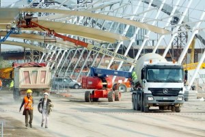 Lavori in corso all'interno del cantiere di Expo 2015, Milano, in una immagine del 03 aprile 2014. ANSA/PAOLO SALMOIRAGO