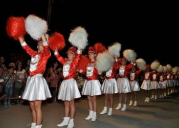 Tra allegria e applausi la prima sfilata delle majorettes di Strongoli