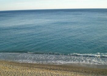 Strongoli, revocata ordinanza: il mare torna balneabile