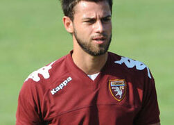 Crotone calcio, è rossoblu’ il centrocampista Sergiu Suciu