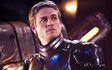 Charlie Hunnam, dalle motociclette ai robottoni