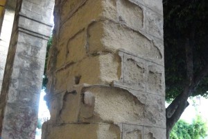 Colonne portici piazza Pitagora