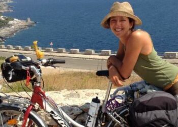 1200 Km in bici per i ‘fantasmi di Portopalo’: tappa a Ciro’ Marina e Crotone