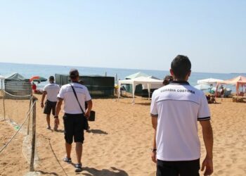 Capitaneria sequestra 22 strutture abusive su litorale crotonese