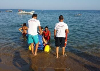 Isola, spiaggia e mare senza barriere per diversamente abili