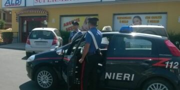 Isola, Carabinieri sventano rapina a mano armata a supermercato