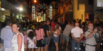 Ciro’ Marina, via Roma in festa: il ritorno del cuore pulsante della citta’