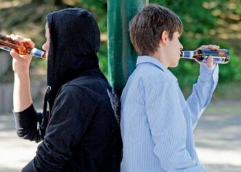 Alcol ai minori: Ciro’ Marina contro lo ‘sballo’ giovanile, firmata ordinanza