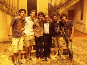 Carboidrati abbracciano commissario