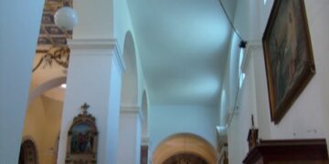 Ciro’, cambia colore l’interno della chiesa madre