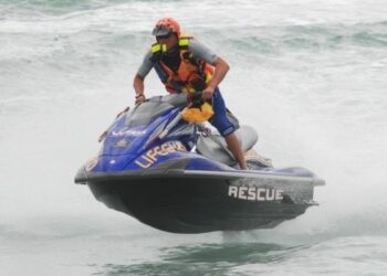 Sequestrato acquascooter a Crotone, sfrecciava a pochi metri dalla riva