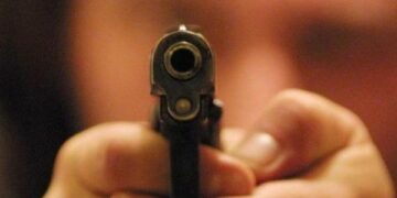 Litiga con vicino e gli spara, arrestato cariatese