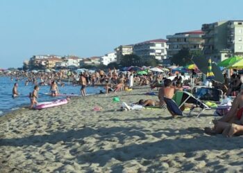 Estate crotonese, c’è chi evita il caro ombrellone