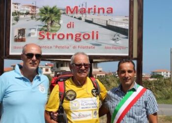 80 anni, 4600 km a piedi per l’Italia: lui e’ Alessandro Belliere