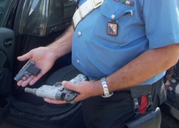 Muratore crotonese trovato con 2 pistole, arrestato
