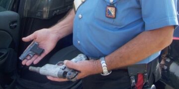 Muratore crotonese trovato con 2 pistole, arrestato