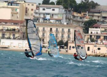 Campionato interzonale windsurf a Crotone, primeggiano i siciliani