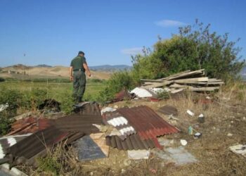 Pericolo eternit, scoperte discariche abusive a Mesoraca e Isola