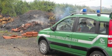 Scandale, operaio brucia rifiuti: ‘non sapevo fosse reato’