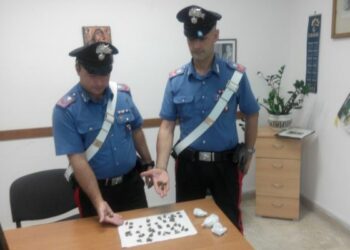 Dosi di marijuana in auto, in manette 26enne di Isola