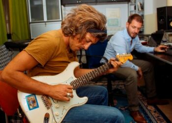 Artisti crotonesi incidono brano con Federico Poggipollini, chitarrista di Ligabue