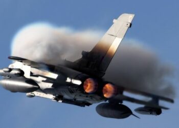 Due boati scuotono i vetri delle finestre nel cirotano