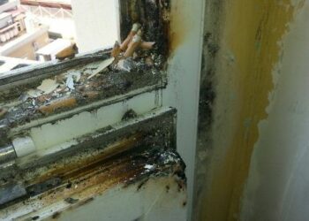 Finestre come portacenere all’ospedale di Crotone