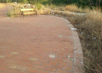 Atto di vandalismo al neo lungomare Marinella