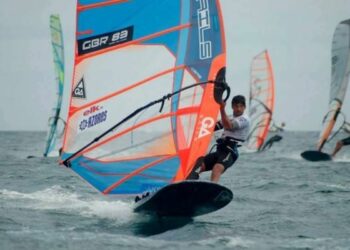 Fine settimana di spettacolo con il windsurf a Crotone