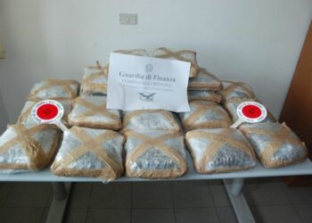 Ancora marijuana sulla spiaggia, ‘pacco’ da 37kg a Crotone